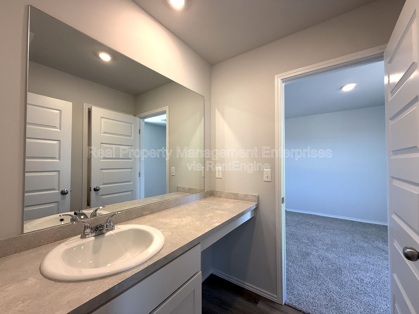 Building Photo - 9521 Stallion Dr