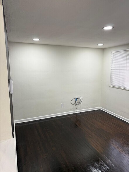 Building Photo - 628 Church St