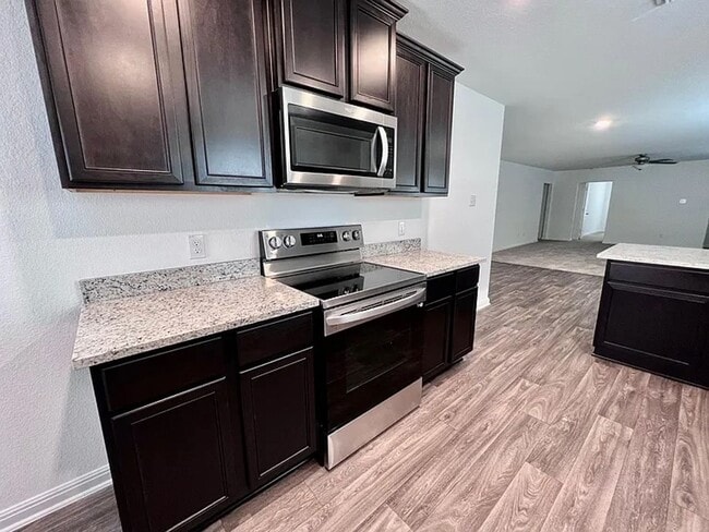 Building Photo - Spacious & Elegant One-Story Living in Stonebridge Crossing