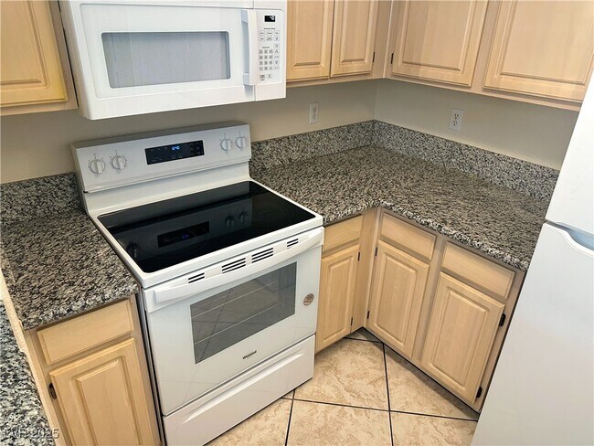 Building Photo - 555 E Silverado Ranch Blvd