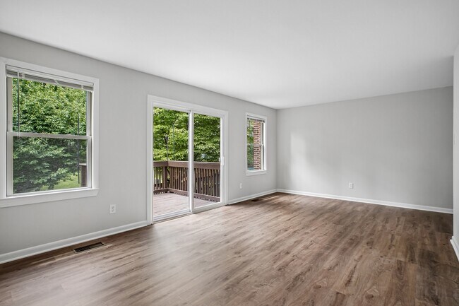 Building Photo - 5128 Cliffhaven Dr