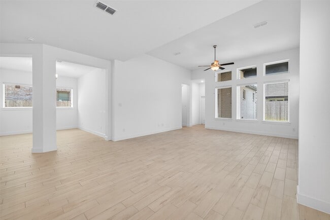 Building Photo - 211 Amaranth Wy