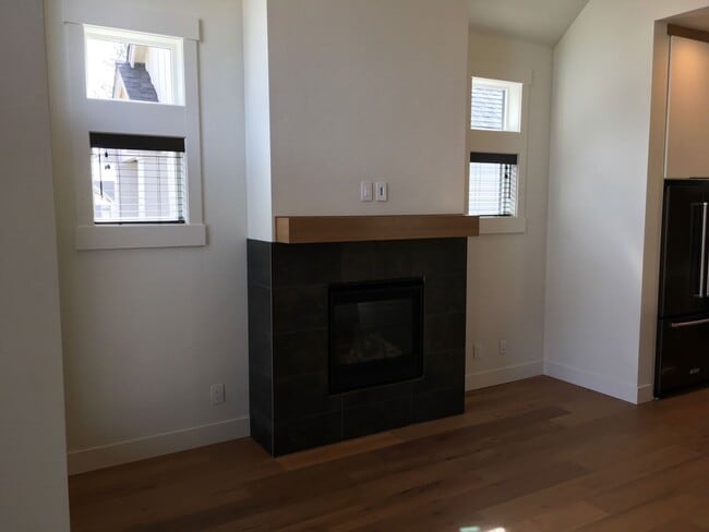 Building Photo - 145 W Heising Dr