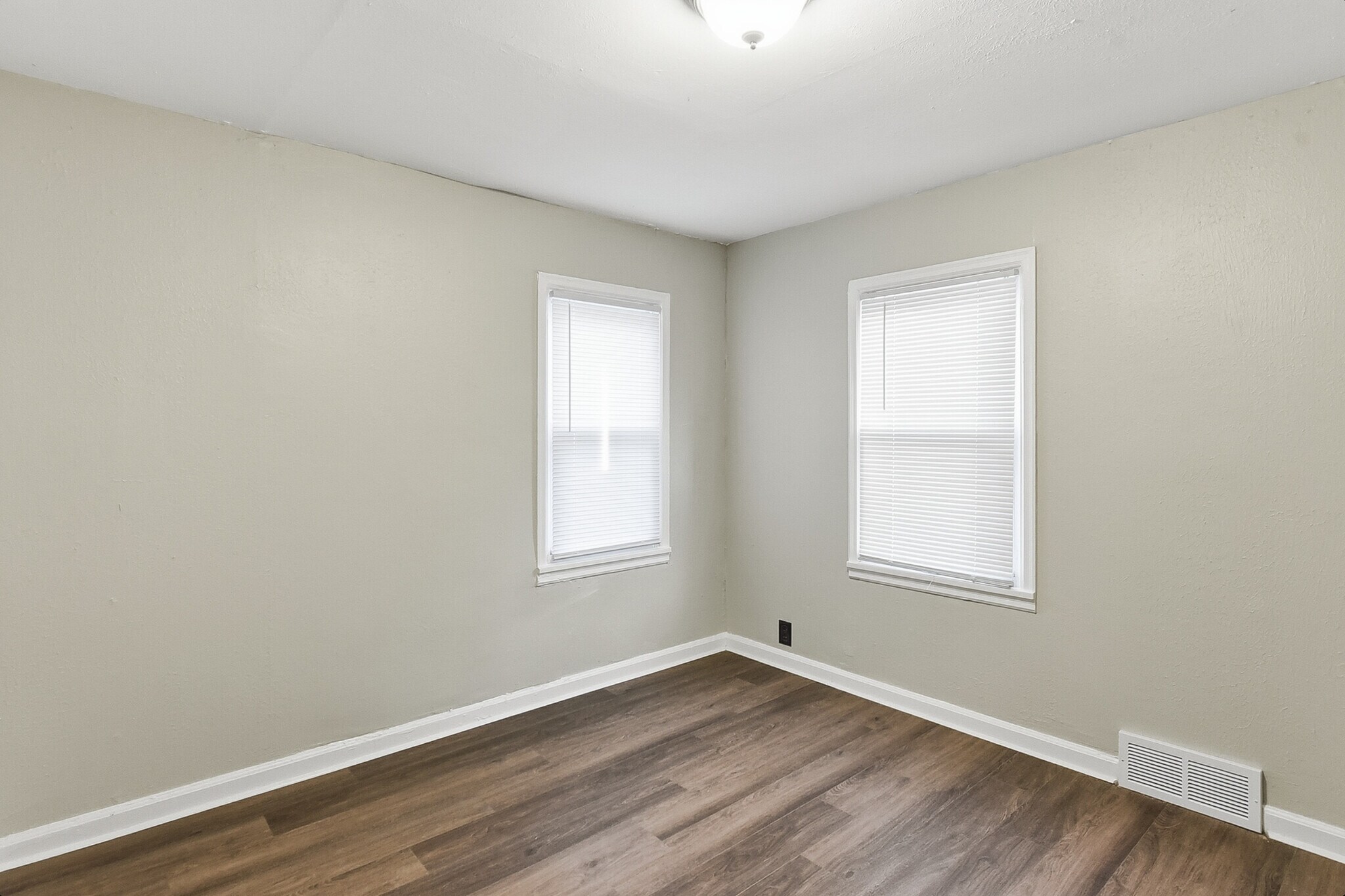 Building Photo - 4677 N 60th St