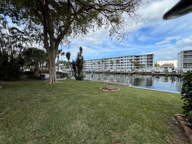 Building Photo - 131 Shore Ct