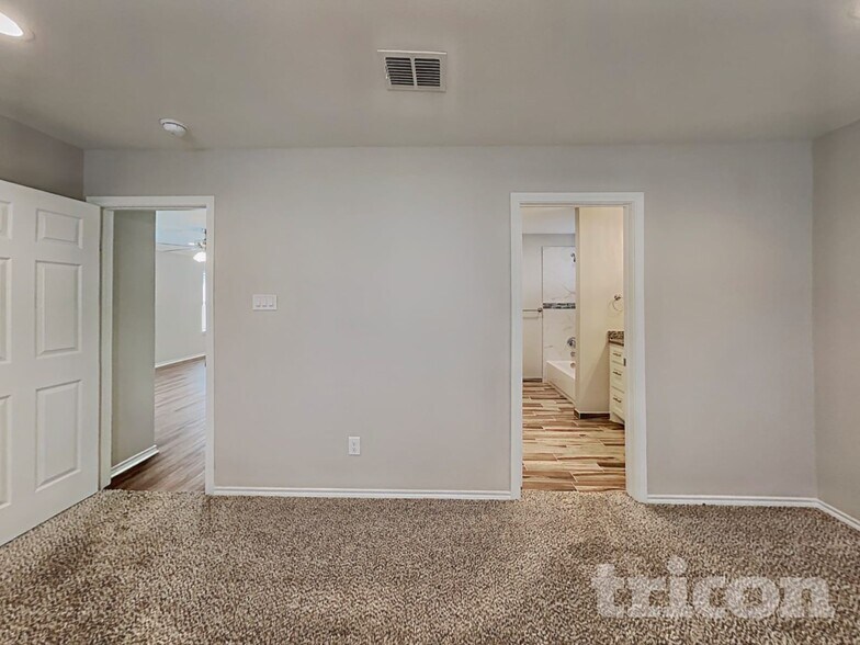 Building Photo - 10628 Lone Pine Ln