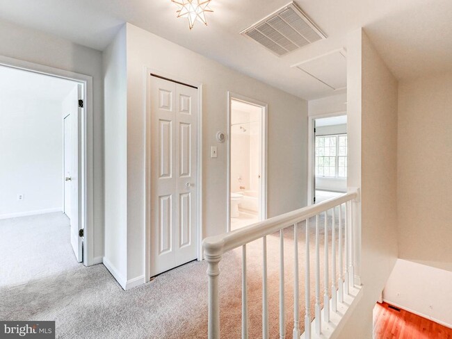 Building Photo - 29 Tenby Ct