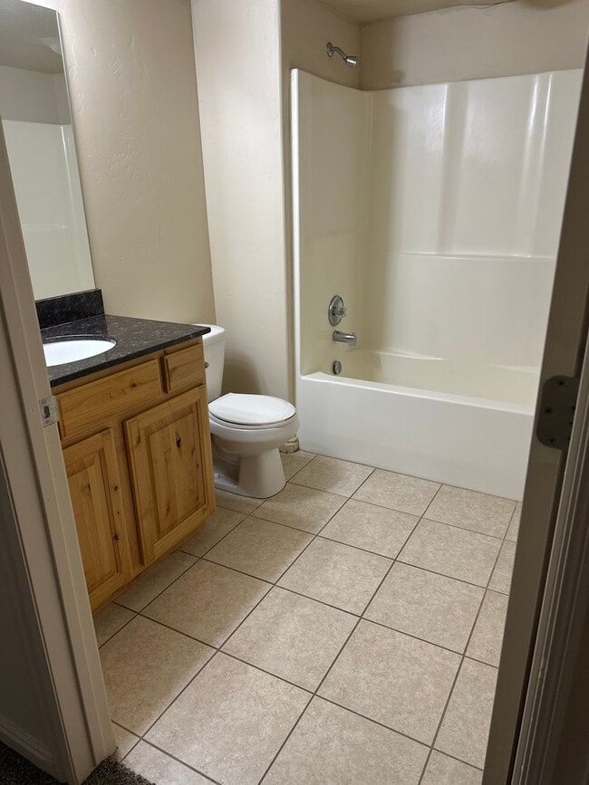Building Photo - Green River 3 bed 2 bath Condo