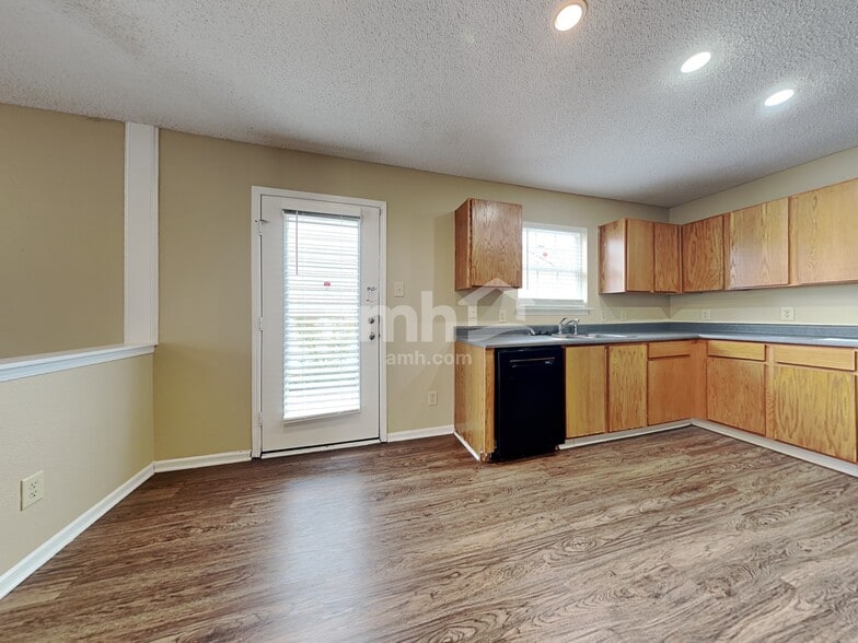 Building Photo - 13426 Allegiance Dr