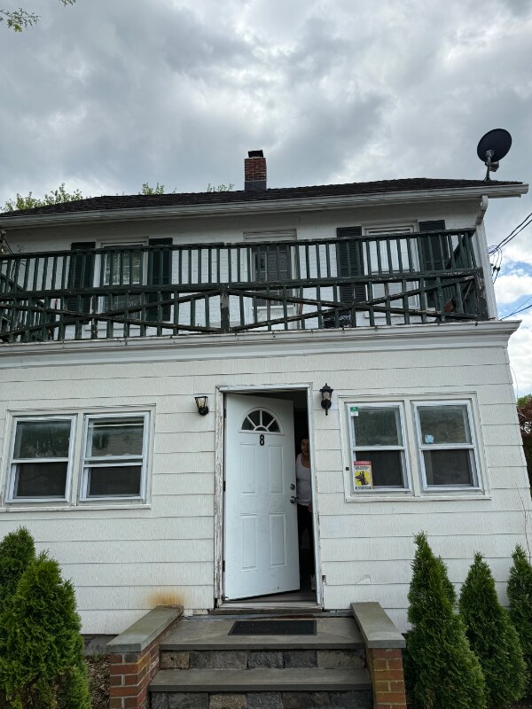 Building Photo - 8 Berges Ave