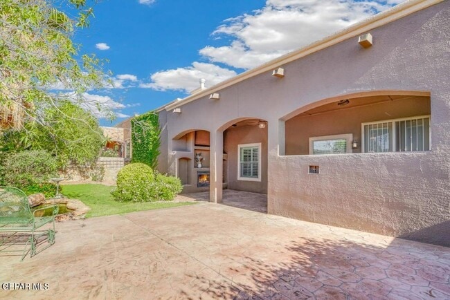 Building Photo - 7425 Gulf Creek Dr