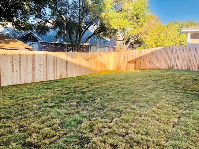 Building Photo - 1323 Ambler Dr