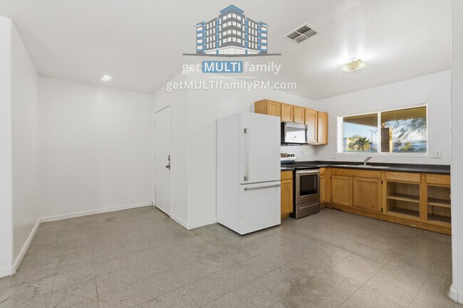 Building Photo - 1228 E Apache St