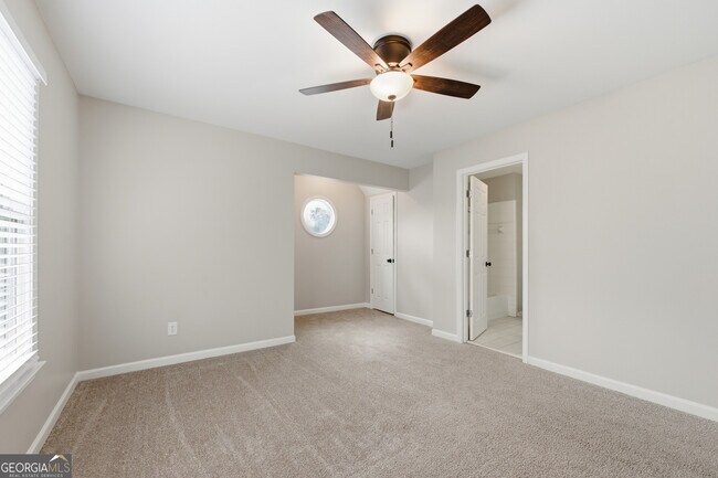 Building Photo - 2570 Wood Creek Ct NE