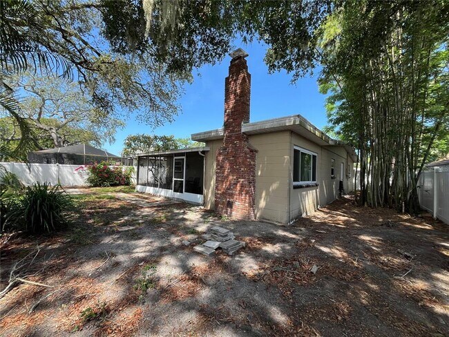 Building Photo - 422 Crosswinds Dr