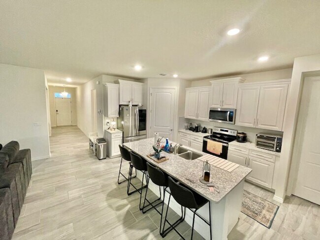 Building Photo - Sanford - 2 Bedroom, 2 Bathroom - $2,495.00