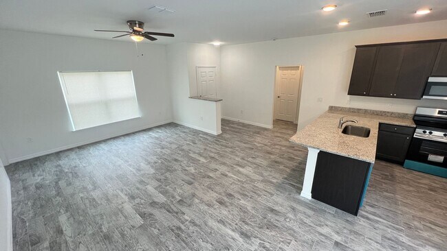 Building Photo - GORGEOUS Bedroom, 2 Bathroom Home in Palm Bay!!