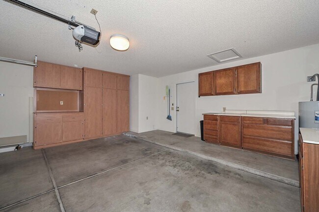 Building Photo - 14227 W Yosemite Dr