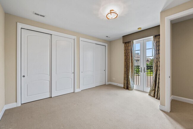 Building Photo - 11 Sommerset Cir