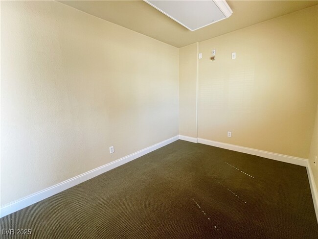Building Photo - 9873 Belle Marie Ct