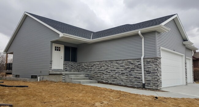 Building Photo - 5128 Betty Lou Blvd