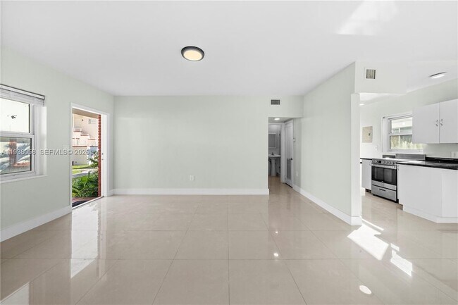 Building Photo - 1203 Marseille Dr