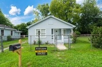 Building Photo - Renovated 2BR home- Move in Ready!