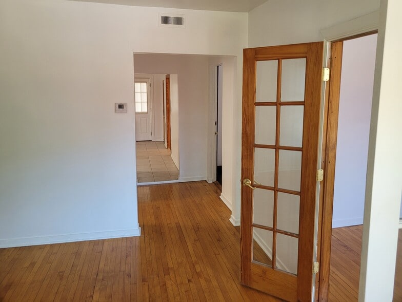 Building Photo - 2255 W Fullerton Ave