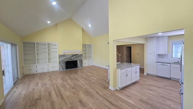 Building Photo - 2112 Quincy Ct