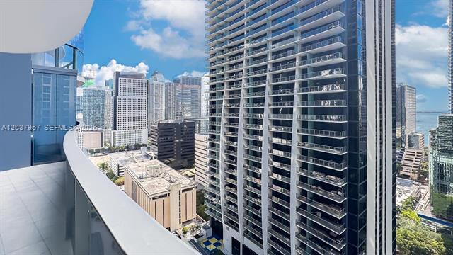 Building Photo - 1000 Brickell Plz