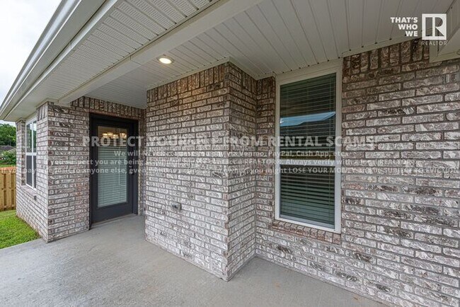 Building Photo - 450 Hall