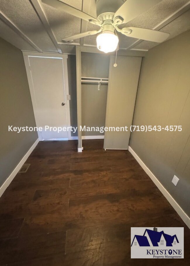 Building Photo - Horse Lover's Dream, Complete With Stable and Corral! 3 Bedroom/1 Bathroom Home $1500/$1500