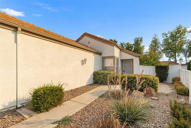 Building Photo - "Charming 2-Bed, 2-Bath Retreat in Menifee's Heart – Cozy Living Awaits!"
