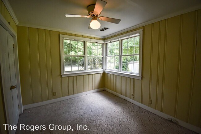 Building Photo - 3 br, 1 bath House - 305 White Oak Dr