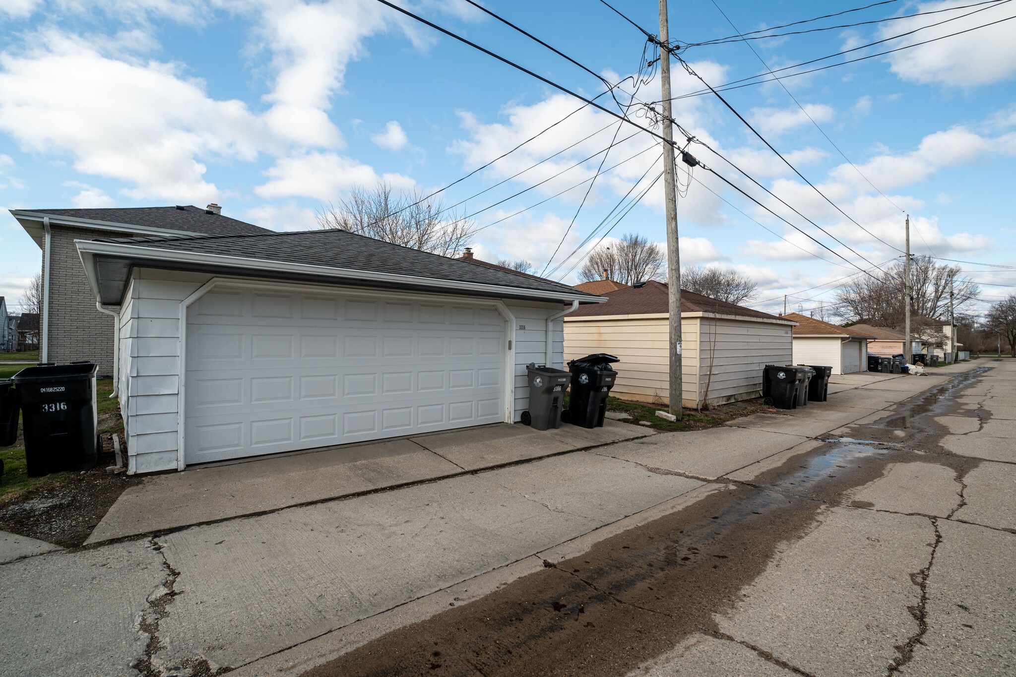 Building Photo - 3316 E Bottsford Ave