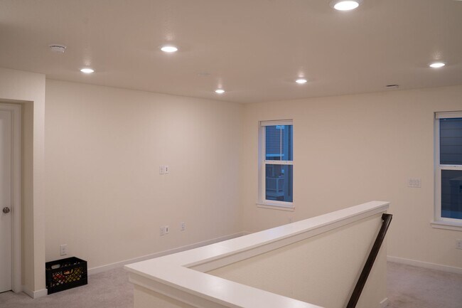 Building Photo - For Rent | $3,200/Month | 3 Bed | 3 Bath |...
