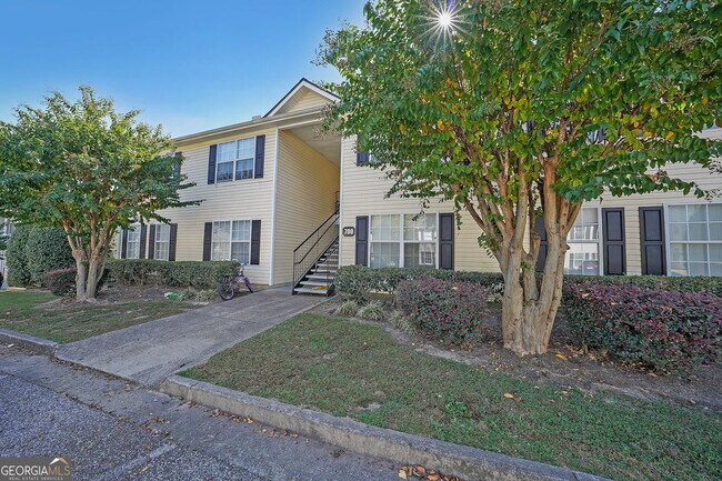 Building Photo - 703 Stonehaven Cir