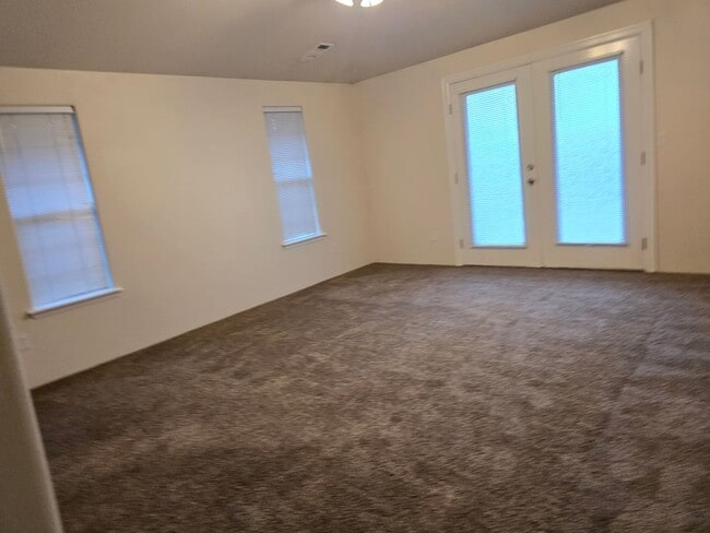 Building Photo - 3 bed 2 bath  Home for Rent in Grants Pass