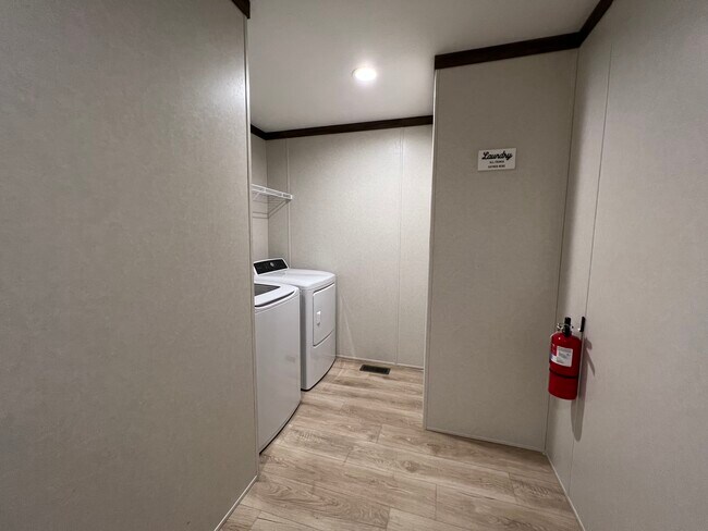 Building Photo - 5144 Chantelle Dr