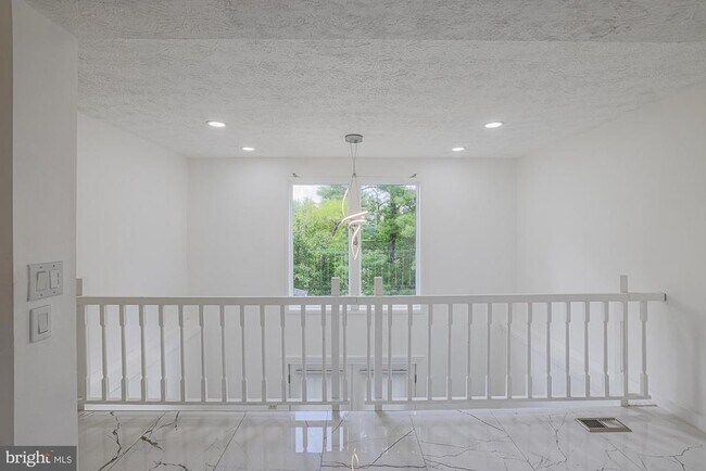 Building Photo - 9 Stillwood Cir