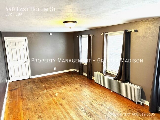 Building Photo - Gorgeous Deforest house for rent with many...