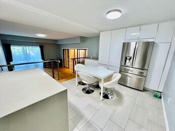 Building Photo - 57 Broadlawn Park