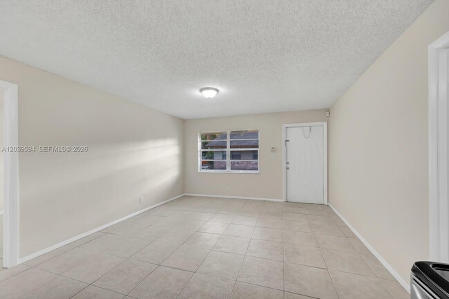 Building Photo - 2610 Riverland Dr