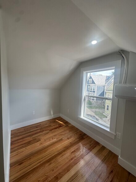 Building Photo - 4 Upham Ave