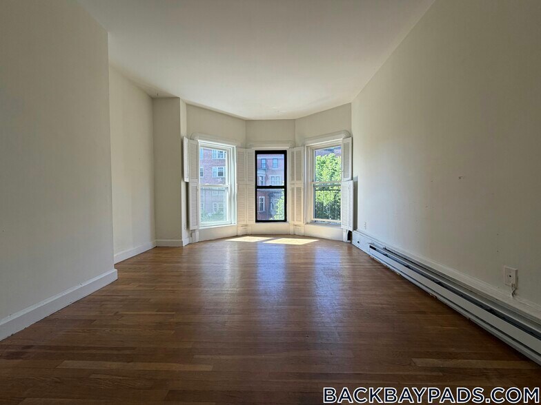 Building Photo - 529 Beacon St