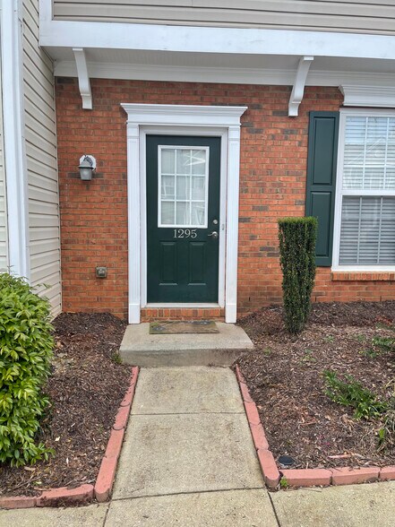 Exterior - 1295 Kilmington Ct