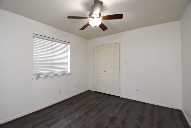 Building Photo - 128 Long Canyon Ln