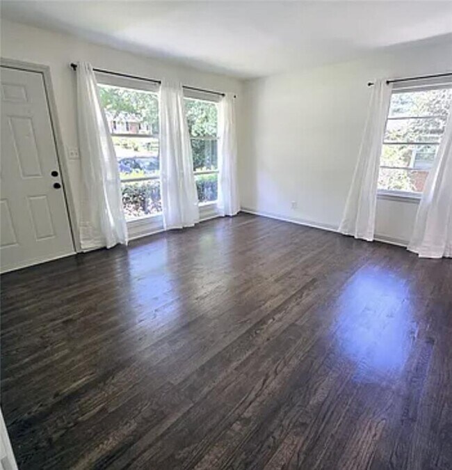 Building Photo - 2863 Catalina Dr