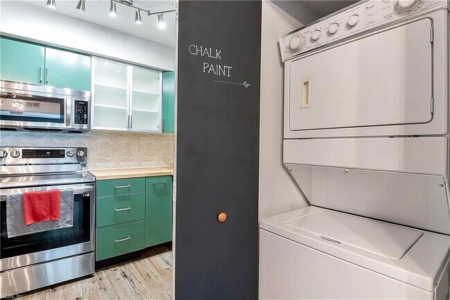 Building Photo - Hampton Blvd