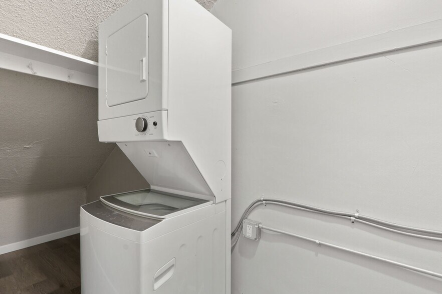 Building Photo - 1111 17th St